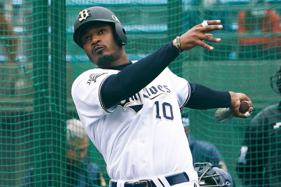 球場に響き渡る破壊音　元オリ・ジョーンズ、西武・中村らの“快音本塁打”