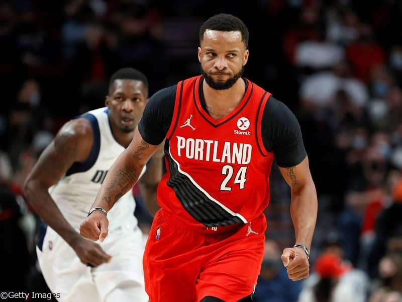 クリッパーズがブレイザーズとのトレードで即戦力のパウエルとコビントンを獲得