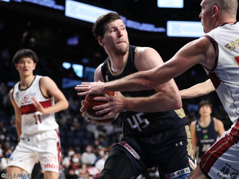 琉球ゴールデンキングスのジャック・クーリーが左足首を負傷…全治2週間と診断