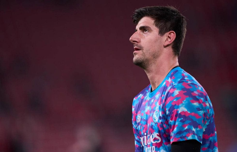 「左に蹴ると」レアルGKクルトワがメッシのPKセーブを振り返る「バルサでは右に3回失敗していた」