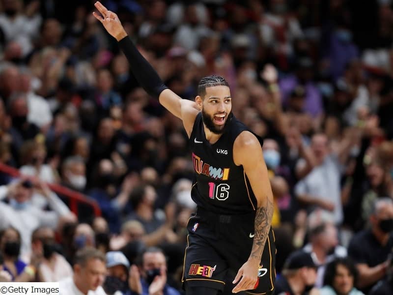 ヒートが2WAY契約で加入後ローテーション入りしたケイレブ・マーティンと本契約を締結