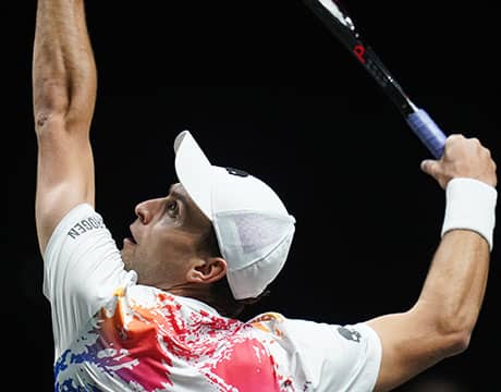 カラツェフ 熱戦制し8強