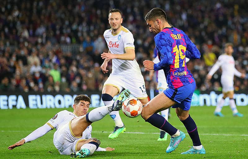 バルセロナvsナポリは白熱ドロー!　後半猛攻のバルサはフェランが決め切れず…《EL》