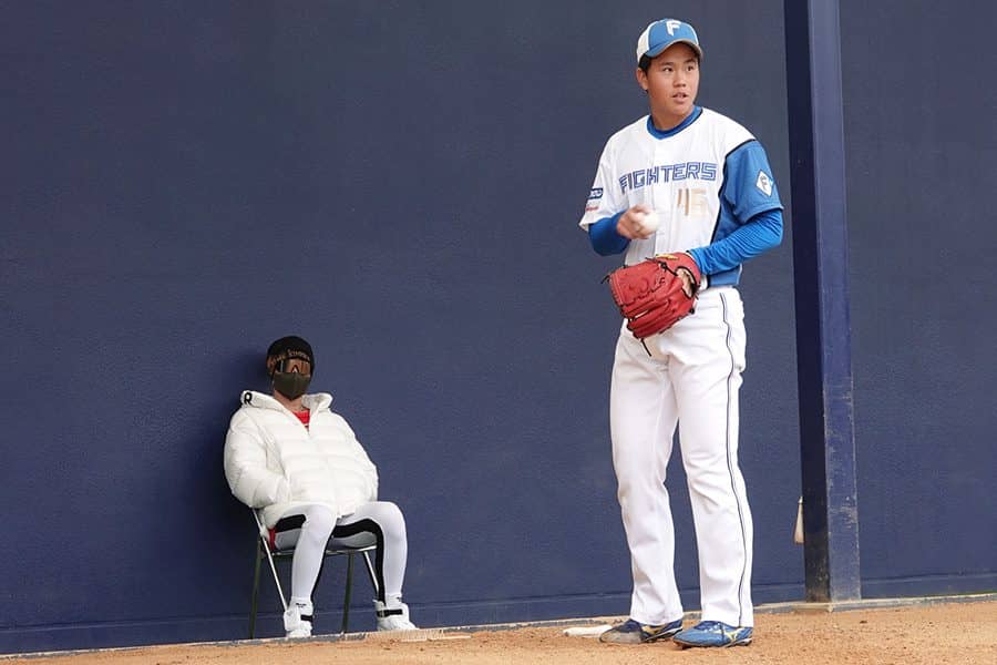 高校では捕手が捕れず封印…　稲葉GMが驚愕した日本ハムドラ5右腕の無回転「魔球」