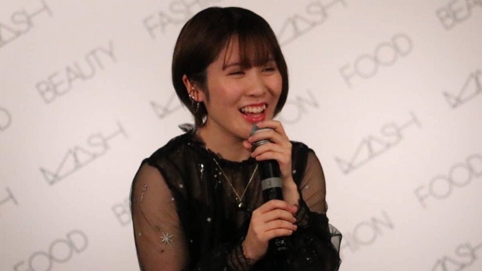 アイドルかな 天使のように可愛いです 平野美宇 黒ブラウスの 大人ショット 公開 卓球 スポーツブル スポブル