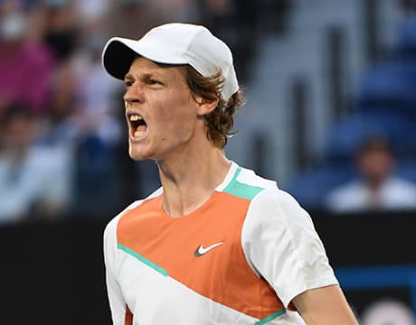 シナー 3度のMP凌ぎ初戦突破