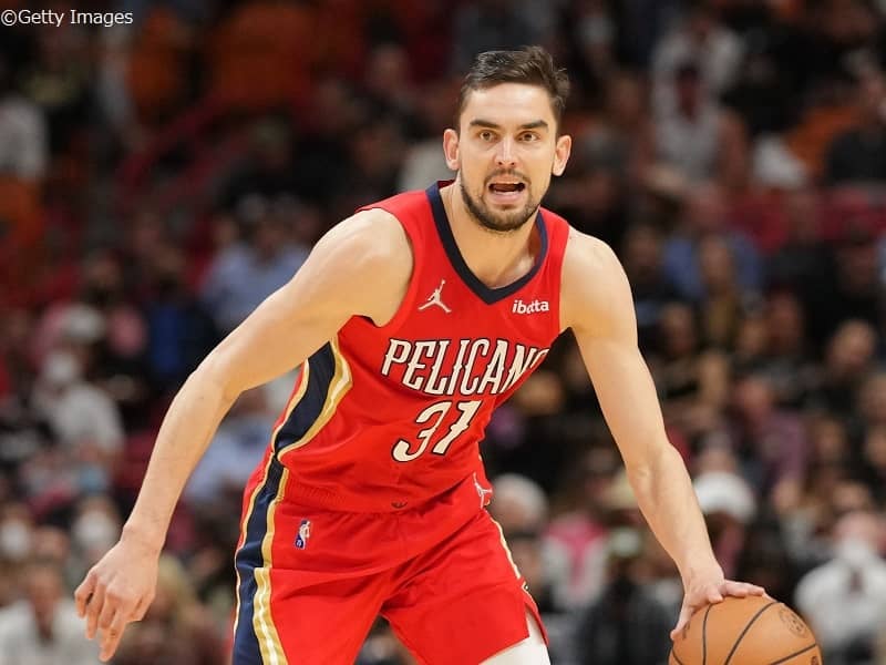 トーマス・サトランスキーがスパーズとの契約バイアウトに合意し、ウィザーズと契約か