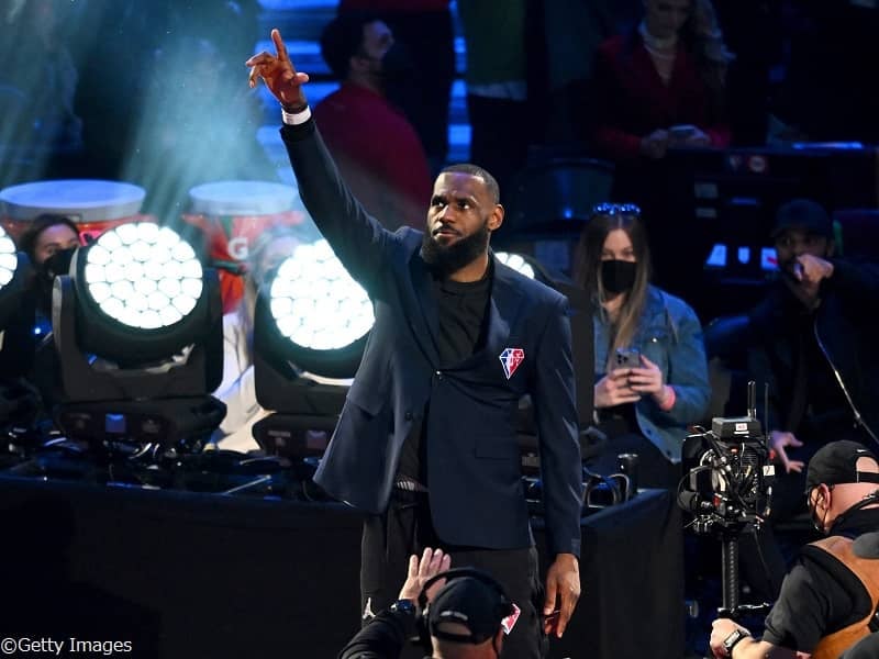 オールスター中にレイカーズとの関係悪化が報じられたレブロン「プレーできる限り…」