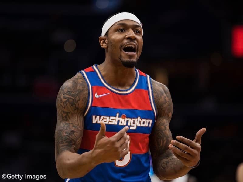 欠場中もウィザーズに帯同するエースをHCが称賛「若手にとって彼の影響は大きい」