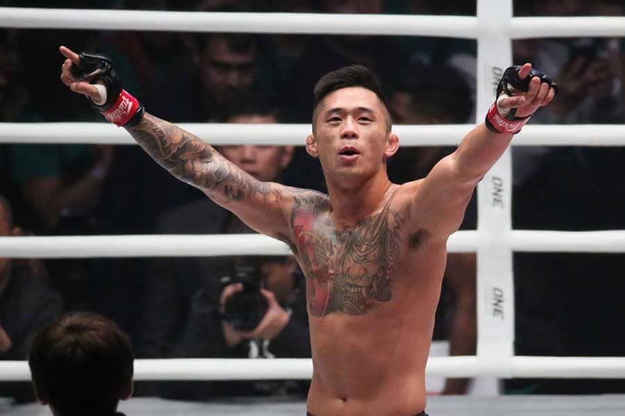 敗れた選手にウクライナ国旗を渡す　海外格闘家の振る舞いが話題「素晴らしい行動だ」