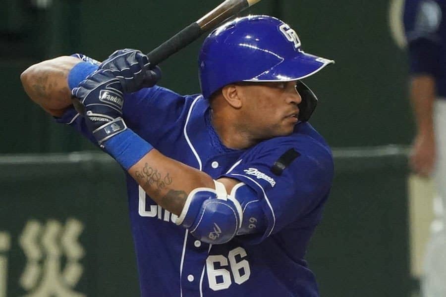 頭上を襲うバットに中日ナインも恐怖…あわや大惨事も「ネットあってよかった」