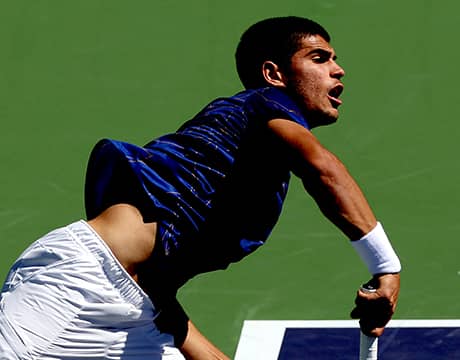 アルカラス16強 同胞対決制す