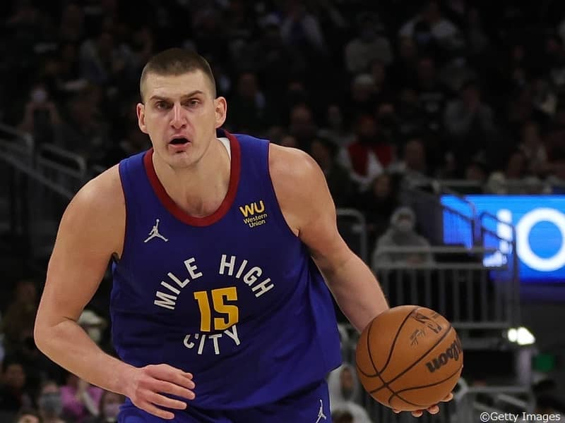 ニコラ・ヨキッチがNBA史上最年少で通算1万得点、5000リバウンド、3000アシストを達成