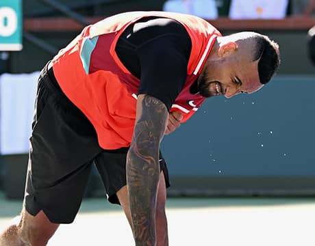 キリオス報告 ラケット手渡す