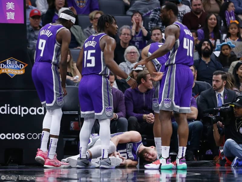 ドマンタス・サボニスが左ひざを負傷、24日からのアウェー5連戦は欠場へ