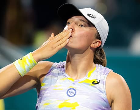 初4強、連勝記録15に更新