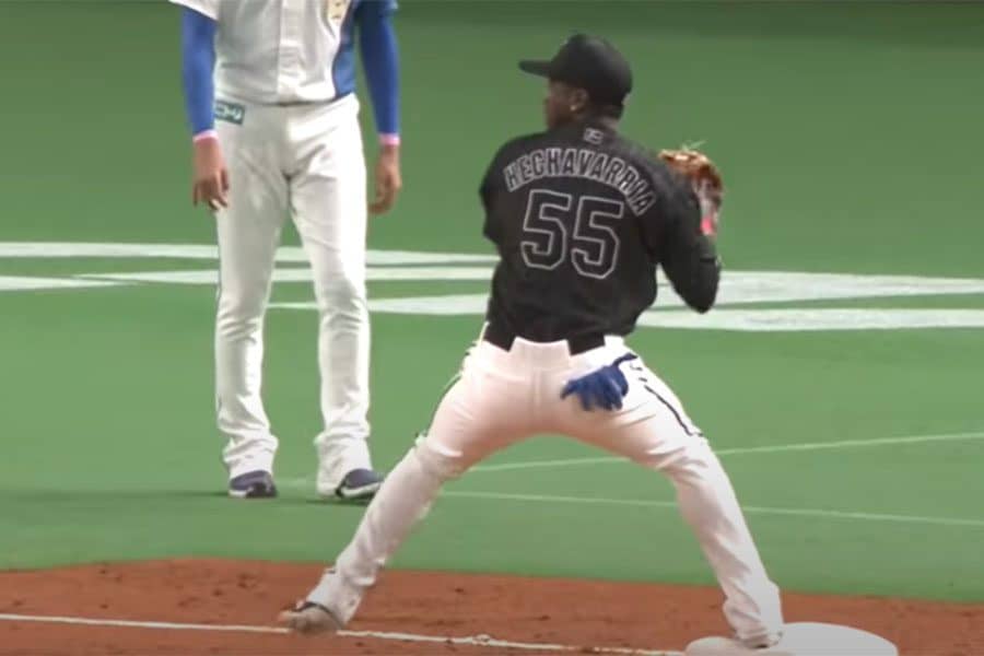 「めちゃめちゃ伸びてる」ロッテ助っ人の“猛肩”にファン驚愕「もう完璧なんよ」