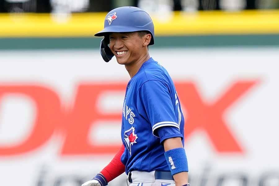 【MLB】加藤豪将、メジャー初先発初得点　初打席の四球から先制生還、同僚とハイタッチ