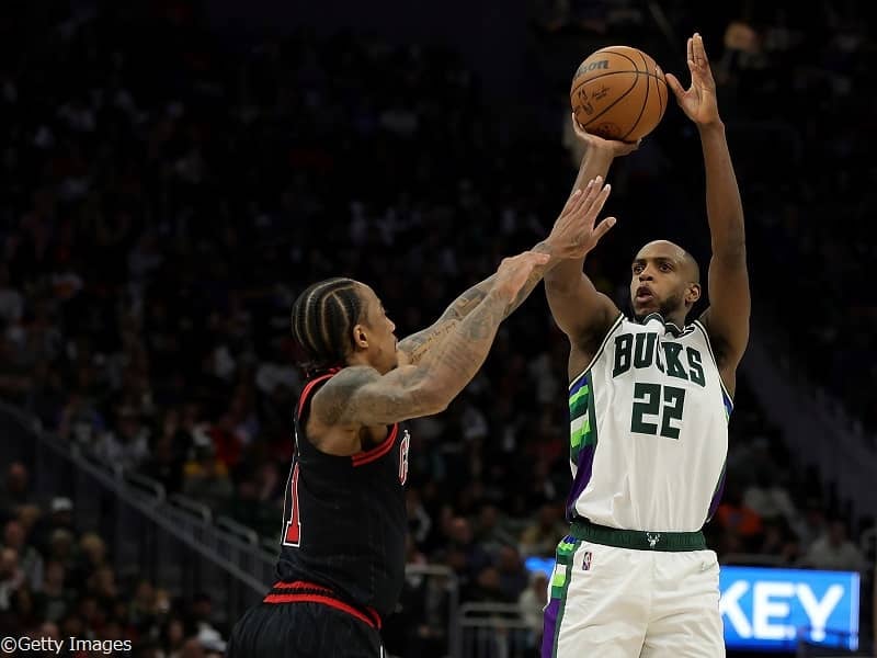 昨季覇者バックスに痛手…クリス・ミドルトンが左ひざを痛めてPO1回戦の残り試合を全休