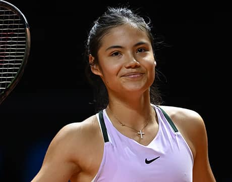 初8強、次戦はシフィオンテク