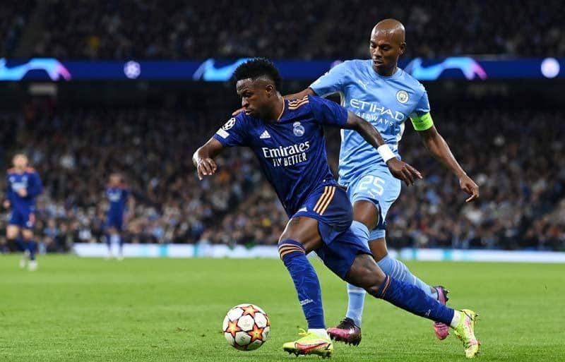 「ペップのリアクションが物語っている」ヴィニシウスがボールに触れずに相手を“股抜き”「ファンタスティックだ」