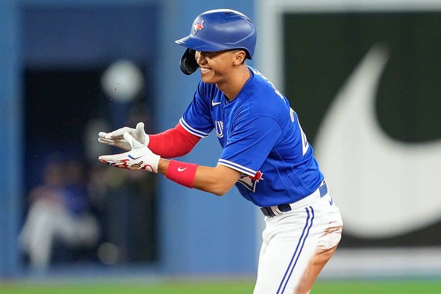 【MLB】加藤豪将、メジャー初安打に両手上げ歓喜　痛烈二塁打…10年目の苦労人に節目