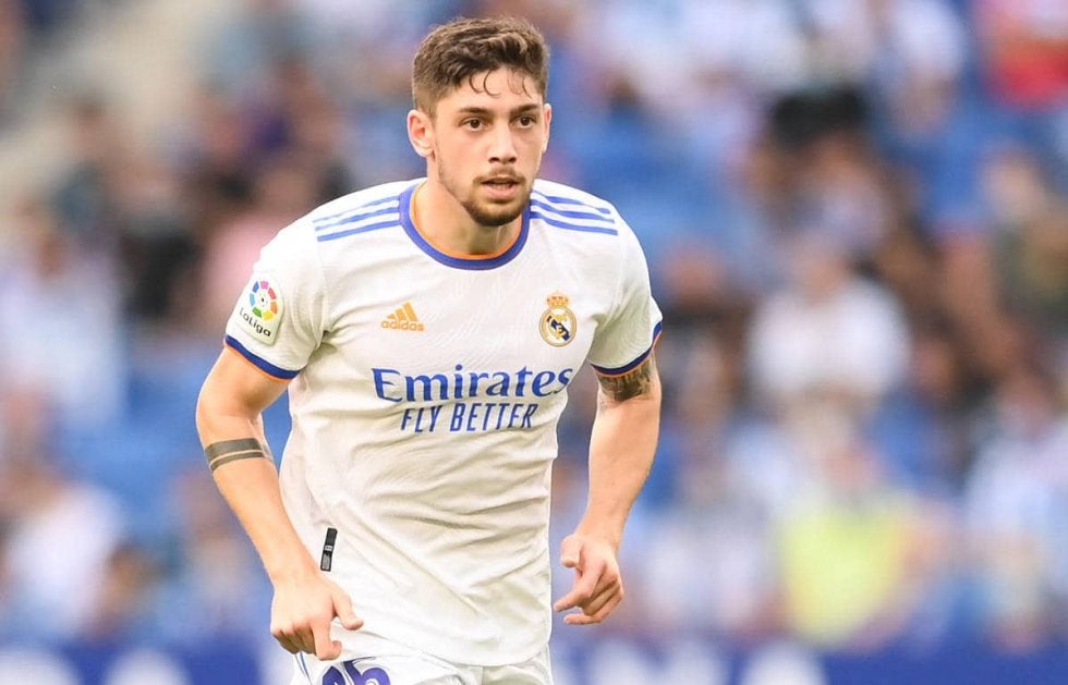 「あなたを愛している！」レアルの35度目の優勝をピッチで喜ぶ中、選手の妻が美しき歓喜の涙