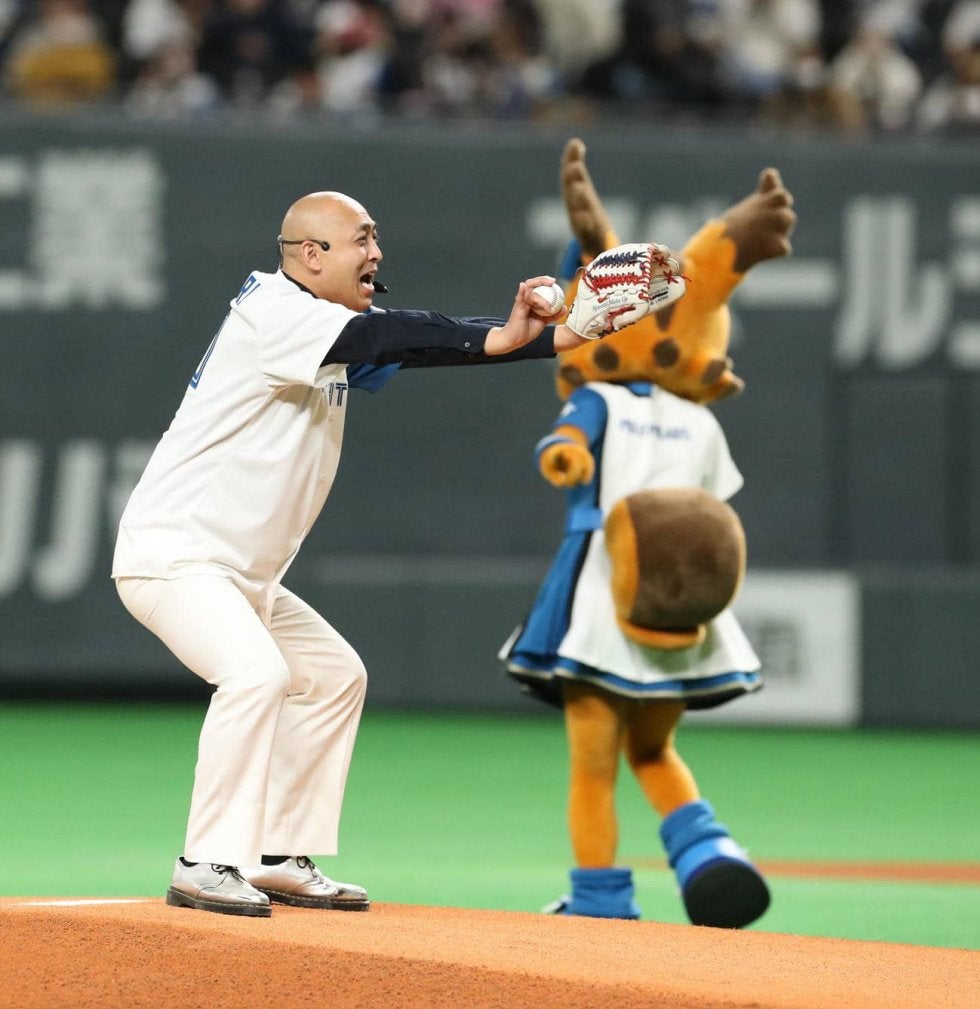 日本ハム こんにちは 錦鯉がファーストピッチ 長谷川雅紀 同い年新庄監督と共演実現 野球 スポーツブル スポブル