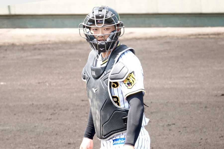 他球団のスカウトも「高卒とは思えない」　阪神ドラ7捕手が評価される技術と資質