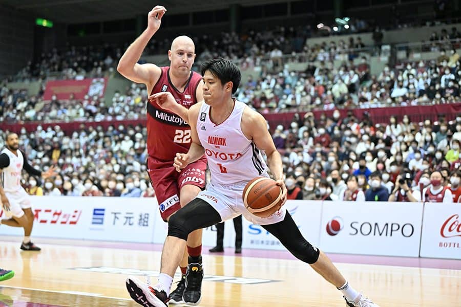 “エース級”コンビがCS前に負傷　苦境のA東京、日本人ビッグマンが背負う期待と重圧