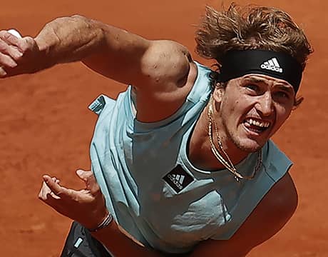 ズベレフ8強 相手が途中棄権