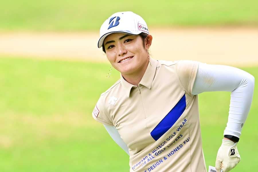 渡邉彩香 20枚限定 ホロスペクトラ 「2年ぶり5度目の優勝」 エポックワン 渡邉彩香 20枚限定 ホロスペクトラ 「2年ぶり5度目の優勝