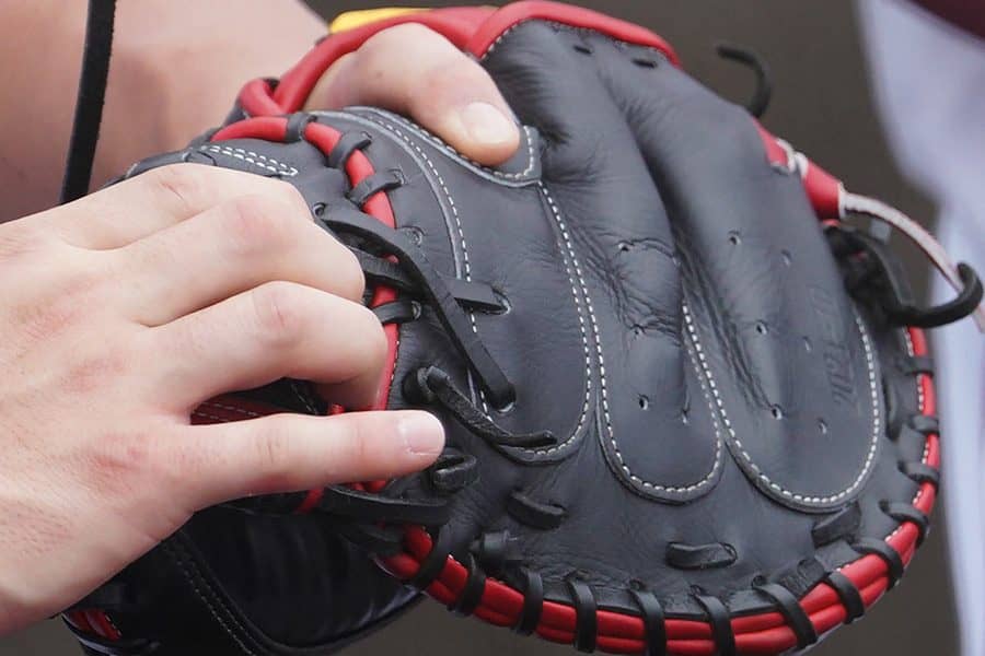 Mlb 歪むキャッチャーミット 161キロ受けた衝撃は 手の骨全部折れそう 尋常じゃない 野球 スポーツブル スポブル