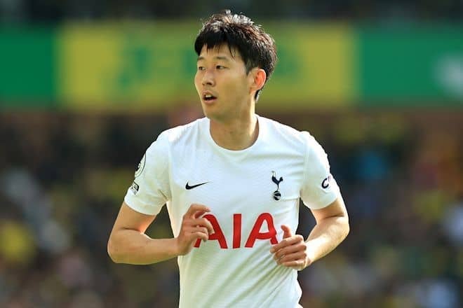 マナーもキングだ 韓国凱旋のソン フンミン 熱烈歓迎に恐縮する姿 神対応が反響 プレミア得点王が６回も頭を下げた サッカー スポーツブル スポブル