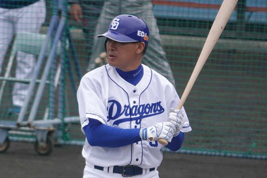 苦しんだ45歳・福留孝介が26打席目初安打　全盛期バット投げにファン「涙腺崩壊よ」