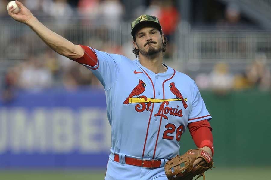 【MLB】「いったいどうやって？」　進塁許さぬ“回転ジャンピングスロー”が「異次元」