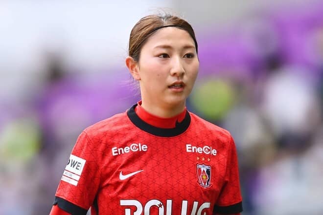 ２人とも美人だなぁ 浦和l 塩越柚歩とn相模原 脇阪麗奈の 爽やか白tシャツ ２ショットに反響 可愛い過ぎる サッカー スポーツブル スポブル