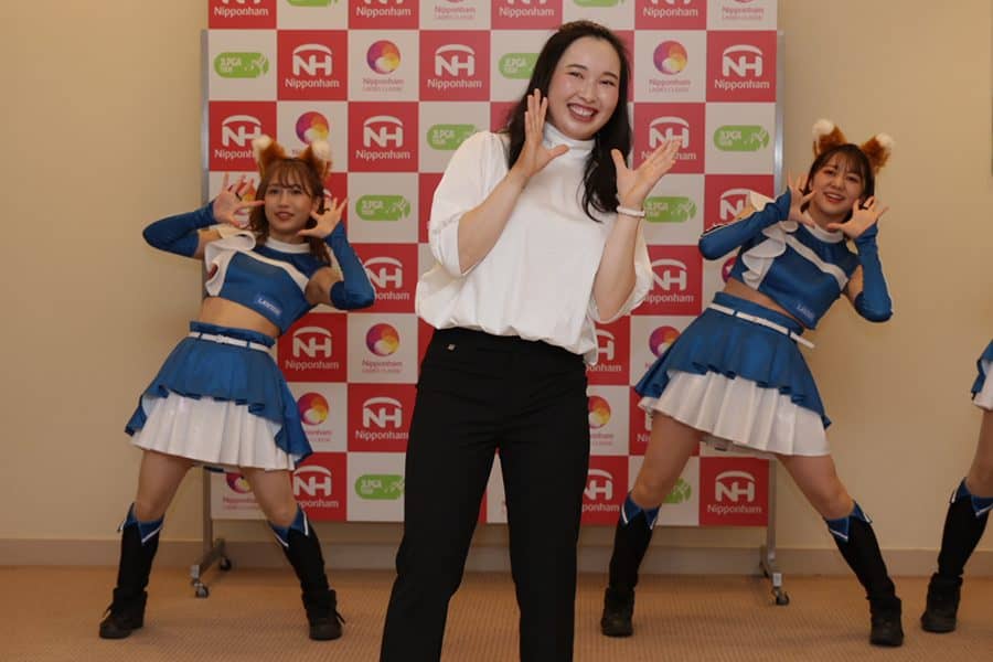 中毒性話題の“きつねダンス”を小祝さくらら3人披露　「可愛い」とゴルフファンも虜