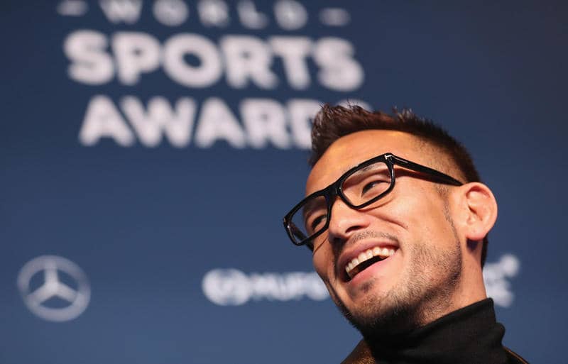 PSG戦に中田英寿も来場！ラモスに握手を求められ、ムバッペからはユニプレゼントされる存在感に驚きの声「さすが世界のヒデ」