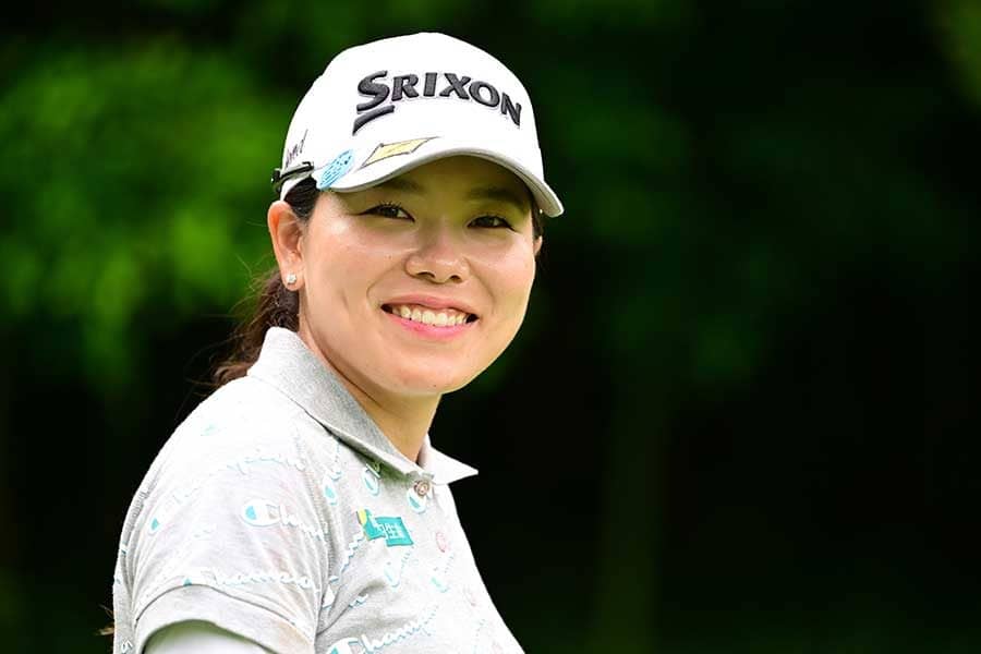 微動だにしない女子ゴルファー　パネルに1人だけ混じった本物にファン爆笑「おもろい」