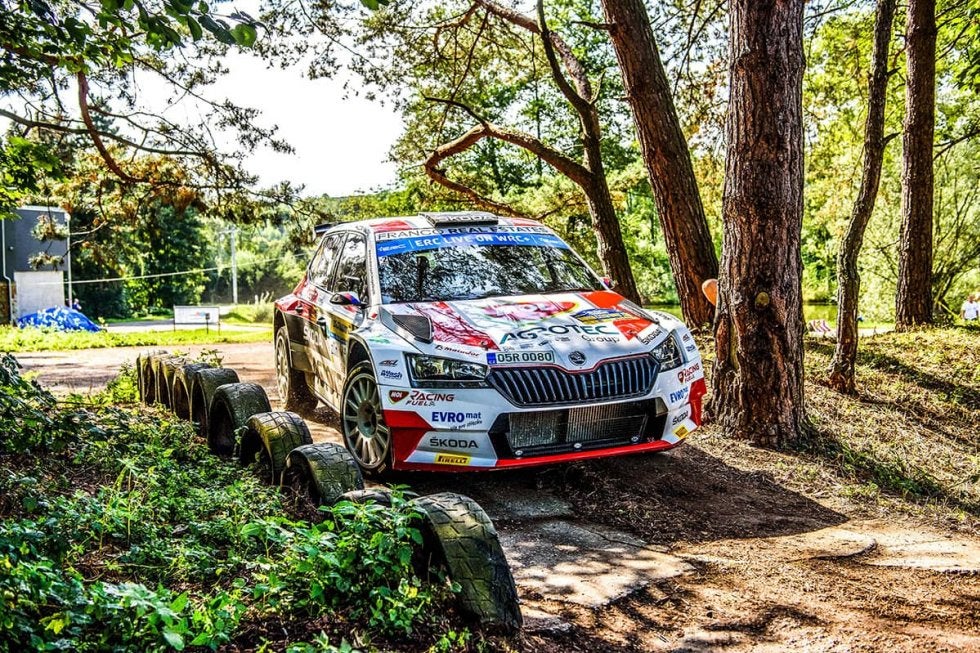 ERCチェコ：ヤン・コペッキーが首位発進、新王者のエフレン・ラレーナはクラッシュ モータースポーツ スポーツブル (スポブル)