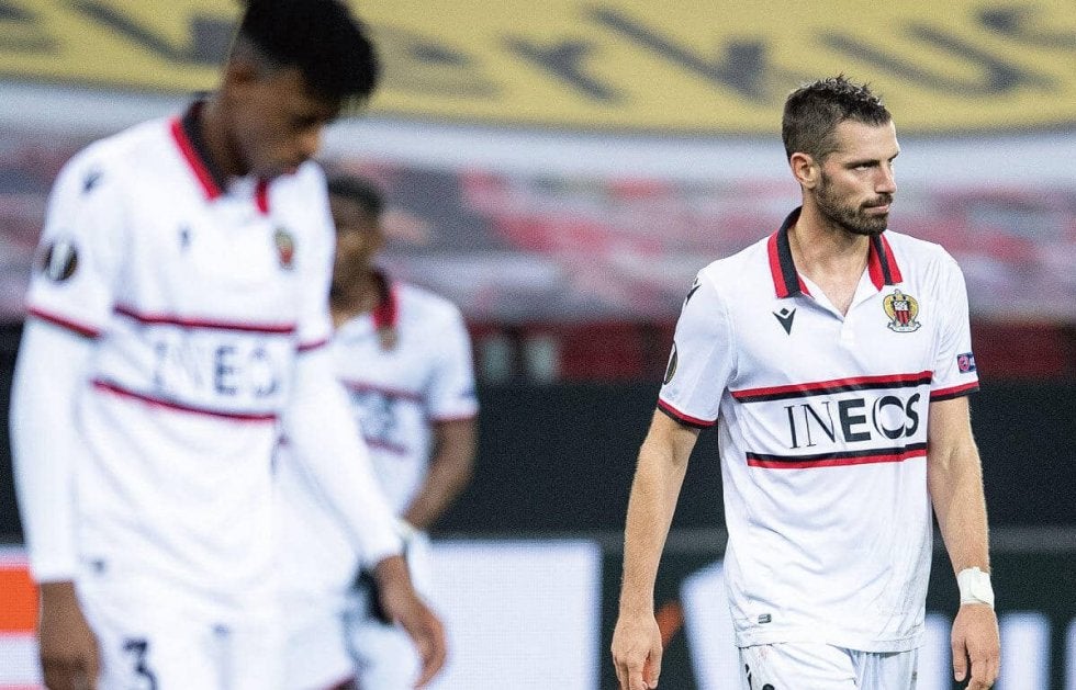 ニース、移籍市場最終日に散々な目に… 土壇場で獲得破談&PCトラブルで放出不成立