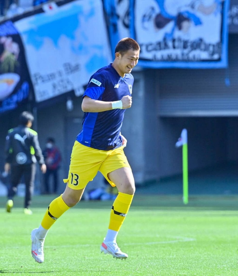 「何やってんのw」波多野豪が同点ゴールの裏で「コーナーフラッグを植えつける」！  ファンの驚きの声続出