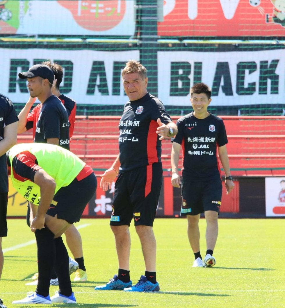 札幌 ペトロビッチ監督 常にサッカーはサポーターあってのもの 今季初の連勝目指す サッカー スポーツブル スポブル
