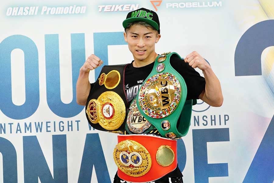 井上尚弥、超貴重な記念盾に神妙ポーズ　ファンも興奮「痺れます」「一番強い証し」