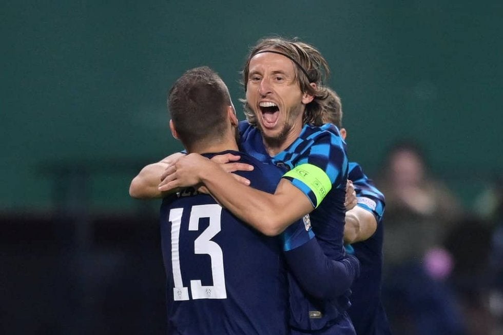 ｢シュート精度やば｣!! ルカ・モドリッチが｢圧巻ゴール｣でクロアチア代表の勝利に貢献! ファイナル4進出貢献の｢ニアぶち抜き先制ゴール｣