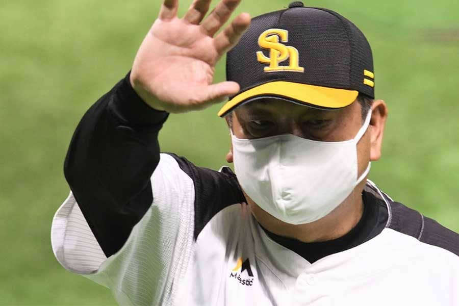 鷹、劇的勝利でマジック4に！　今宮の勝ち越し適時打で本拠地最終戦を白星で飾る