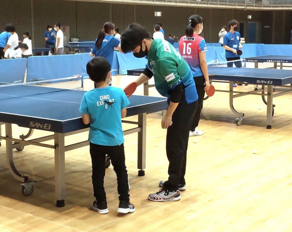 吉田雅己 世界卓球で奮闘のチームメート 及川瑞基に お疲れ と言葉をかけたい 親子向け卓球教室で講師役 卓球 スポーツブル スポブル 吉田雅己 世界卓球で奮闘のチームメート 及川瑞基に お疲れ と言葉をかけたい 親子向け卓球教室で講師役 卓球 スポーツブル スポブル
