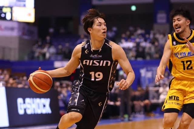 B1リーグ・三河、待望の今季初勝利！初スタメンのオクインがダブルダブルの活躍で牽引！