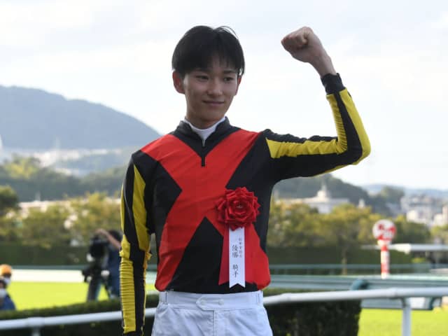 【一点物】坂井瑠星 荻野極 騎手 直筆サイン入りゼッケン フォーエバーヤング 一点物】坂井瑠星 荻野極 騎手 直筆サイン入りゼッケン フォーエバー